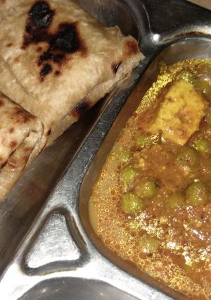 मटर पनीर (matar paneer recipe in Hindi) रेसिपी मुख्य फोटो