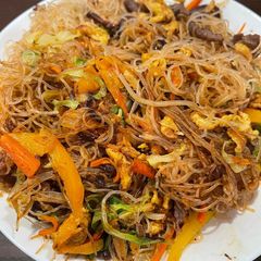 A picture of Singapore Style Fried Noodles.