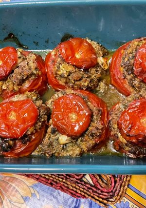Une photo de Tomates farcies aux sardines à l'huile, feta et herbes