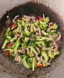 ผัดบล็อคโคลี่ & เนื้อวัว
