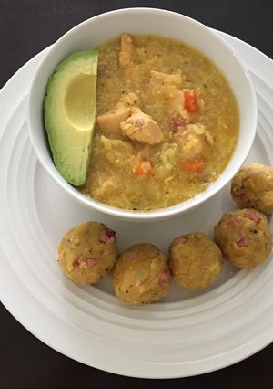 Una foto de Asopao de Puerto Rico con bolitas de plátanos