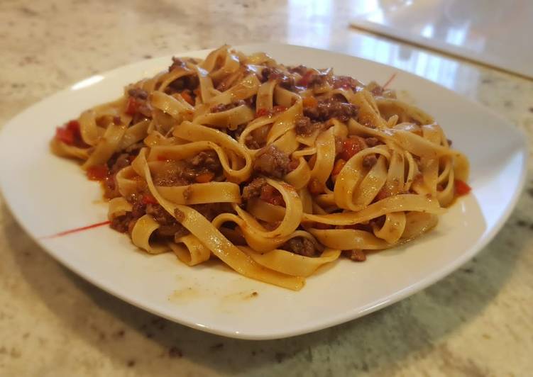 Tagliatelli al ragú a la bolognese