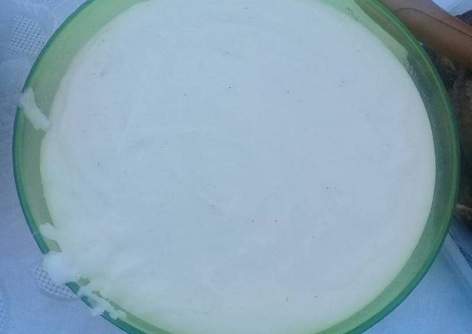 Uphuthu namasi (dry pap with sour milk)