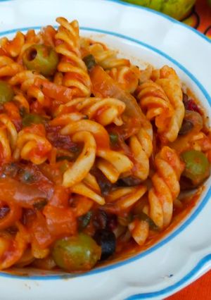 Una foto de Pasta a la Puttanesca 🍝