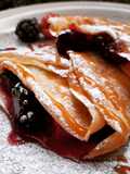 Crepes de frutos del bosque con toffee
