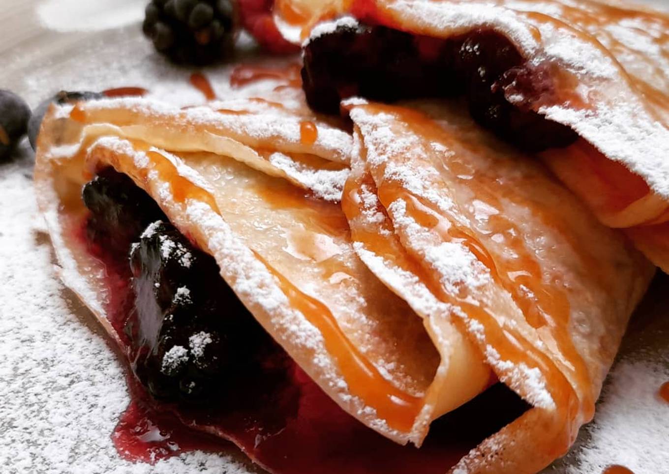 Crepes de frutos del bosque con toffee