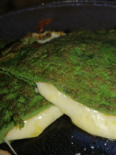 Una foto de Omelette de espinaca relleno de queso