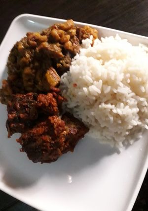 A picture of Plantain beans porridge and white rice.