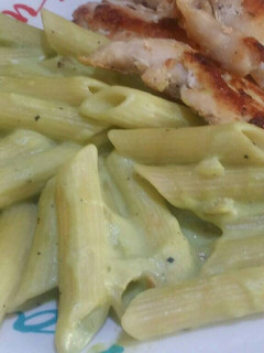 Una foto de Pasta con crema de calabacitas