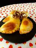 Empanadillas caseras de cebolla caramelizada y queso de rulo