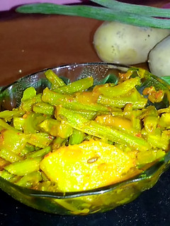 सहजन की फली की सब्जी (sahjan ki phali ki sabzi recipe in Hindi) रेसिपी मुख्य फोटो