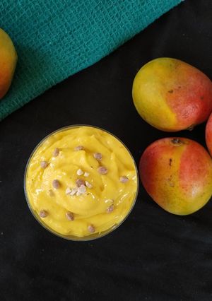 A picture of Mango shrikhand.