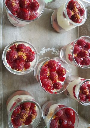 Une photo de Tiramisu aux framboises🍨