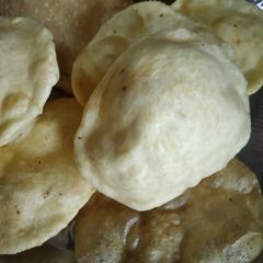 A picture of Bhatura.