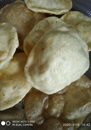 A picture of Bhatura.