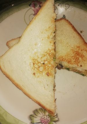 A picture of Potato cheese sandwich.