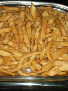 नमक पारे (Namak pare recipe in hindi) रेसिपी मुख्य फोटो