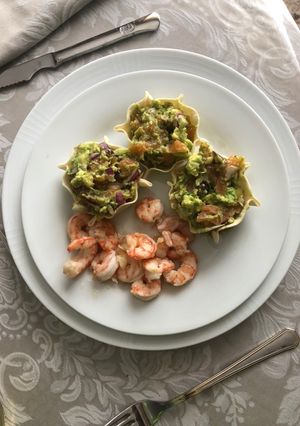 Una foto de Tartaletas de aguacate y salmón ahumado