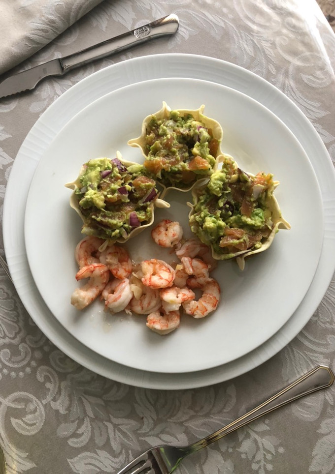 Una foto de Tartaletas de aguacate y salmón ahumado