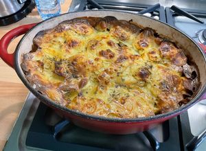 Une photo de Cocotte de Pommes de Terre, Lard et Poireaux Façon Tofaille
