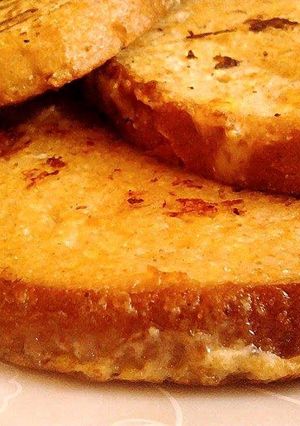 Zdjęcie przepisu ,,Chleb w jajku,,.