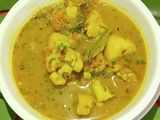 আলু ফুলকপির ঝোল (Aloo fulkopir jhol recipe in Bengali)