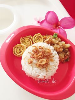 Foto resep Nasi Uduk, Dadar Telor Yampung dan Tumis Kentang Daging Fiber Creme (MPASI 1y+)