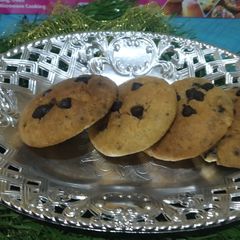 A picture of Classic chocochip cookies.