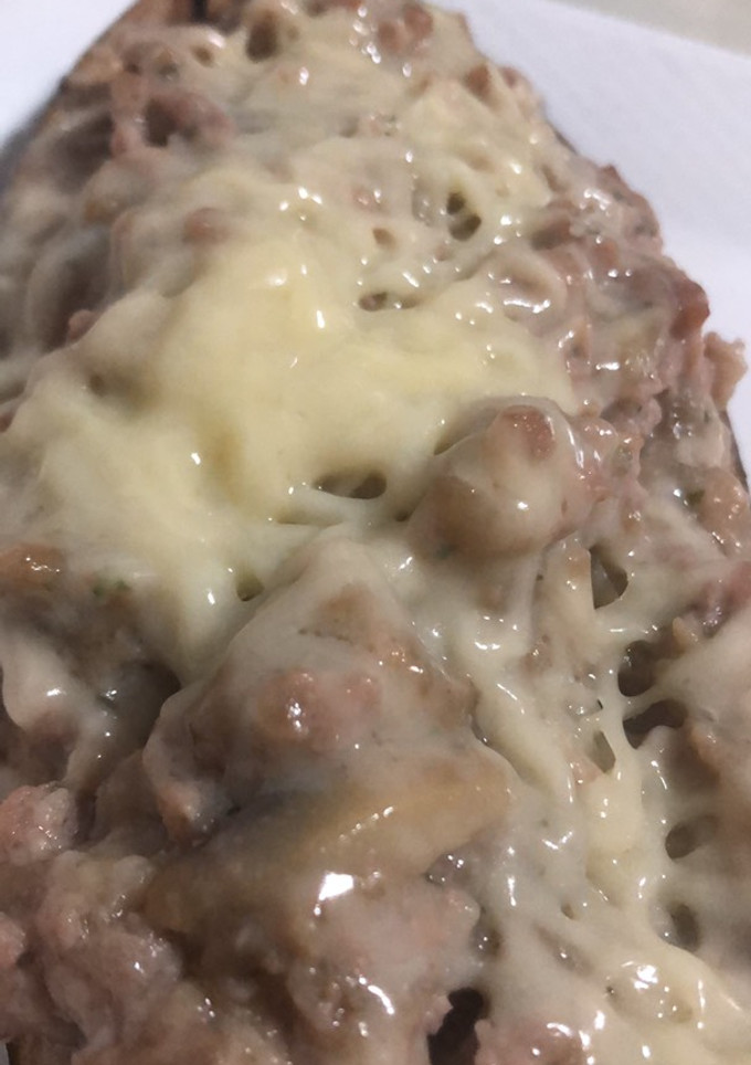 Una foto de Berenjenas rellenas de carne con queso