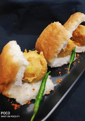A picture of Vada pav.