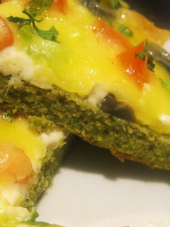 A picture of Falafel dough pizza.