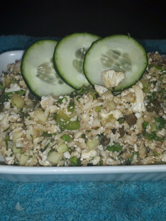 Una foto de Ensalada coliflor cruda, vinagreta de alcaparras