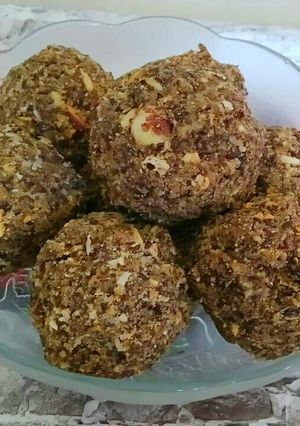 अलसी के लड्डू(Alsi ke laddu recipe in Hindi) रेसिपी मुख्य फोटो