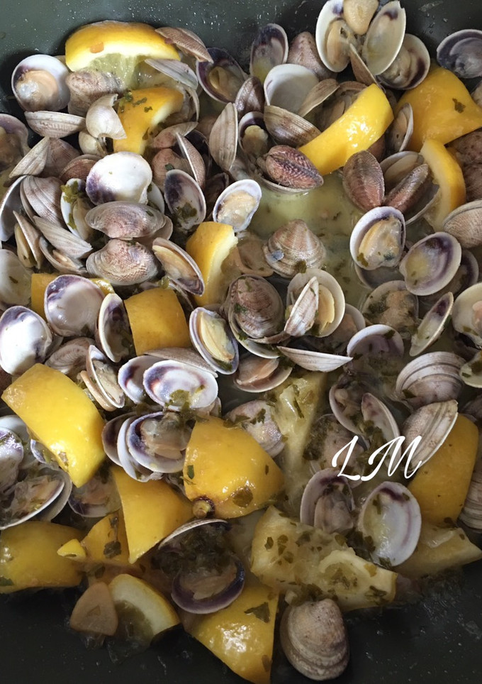 Una foto de Chirlas o almejas al limón
