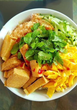 Hình của món Bún tôm khô, đậu hũ, trứng chiên.