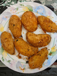 صورة لوصفة بطاطس 🥔 ويدجز 😋 مشوية بالفرن 😋