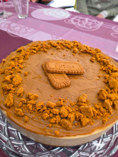 Una foto de Tarta de queso de galletas Lotus horneada