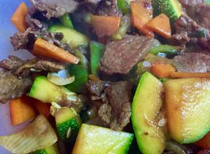 Una foto de Carne Salteada con Vegetales al Wok