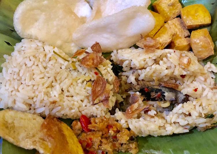 Cara memasak Nasi Bakar Ikan Tuna Asap yang sempurna