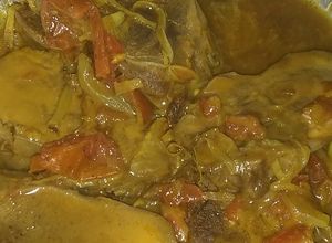 Una foto de Lengua en salsa o guisada