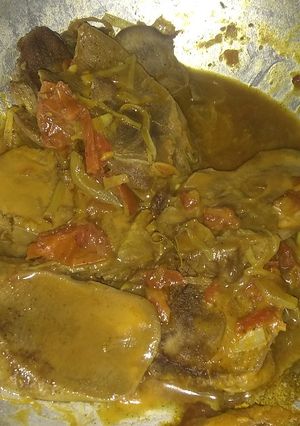 Una foto de Lengua en salsa o guisada