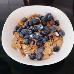A picture of My Branflakes And Blueberry Breakfast with Mapel Syrup 🥰.