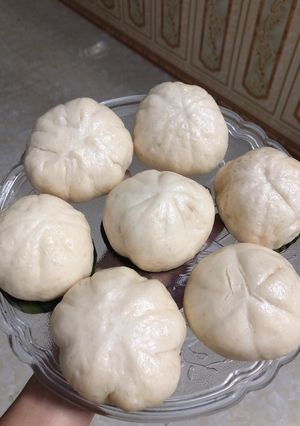 Hình của món Bánh bao bóng bẩy nhân đậu xanh.