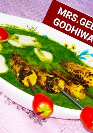 A picture of Roasted Babycorn in Spinach Curry.
