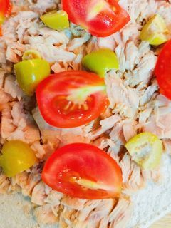 Una foto de Pizza fit - atún con olivas