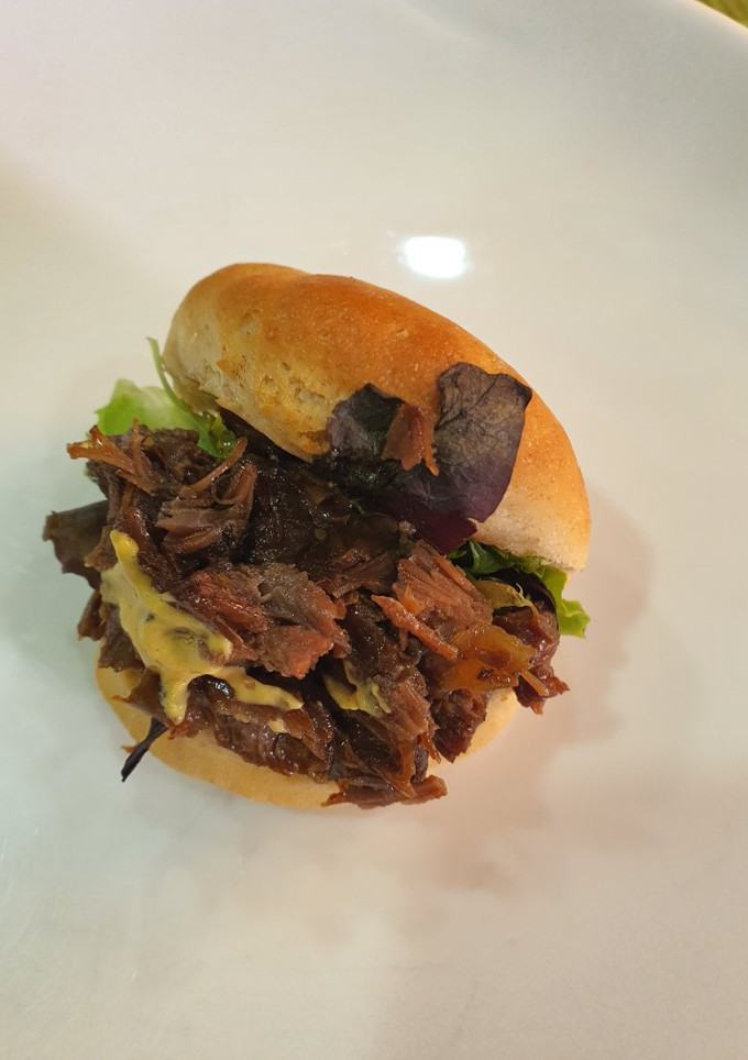 Una foto de Bocaditos de carrillera ibérica y mostaza