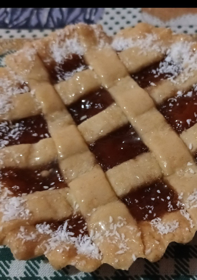 Una foto de Pasta Frola con aceite
