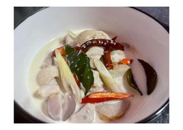 ต้มข่าไก่ ครัวชนัต