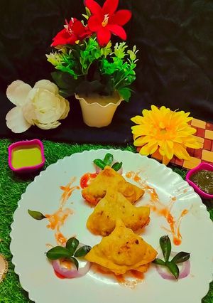 A picture of Potato samosa.