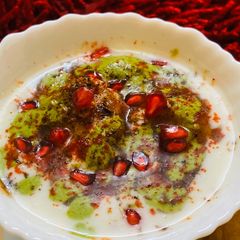 A picture of Dahi vada chat.